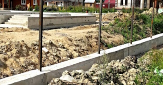 Фундамент под забор заказать в Каспийске - заливка фундамента для забора | от 1550 за п.м.