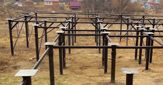 Свайный фундамент под ключ цена с установкой в Каспийске от 517 рублей/м2| установка свайного фундамента под дом под ключ недорого